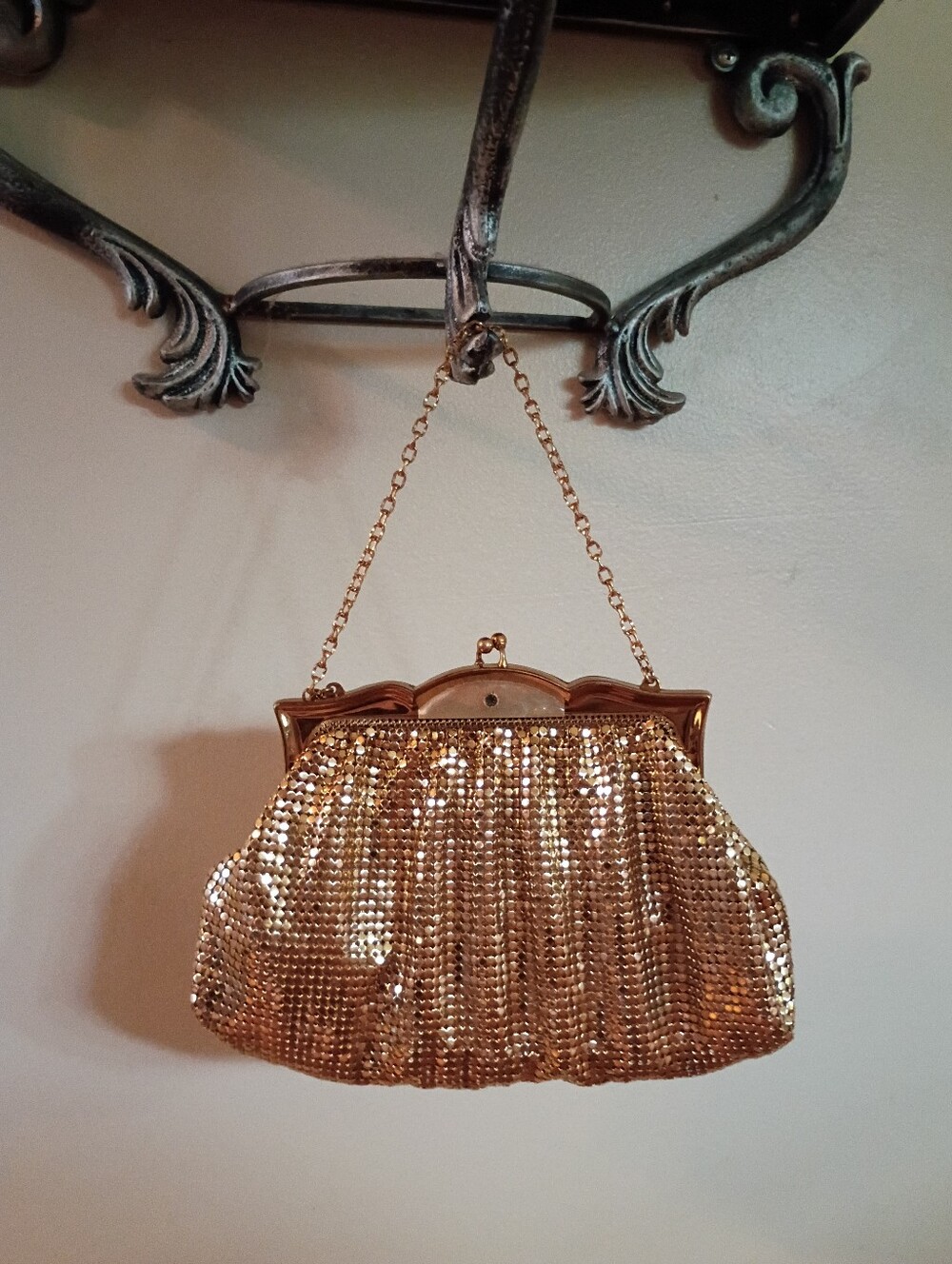 vintage gold textured purse with chain strap